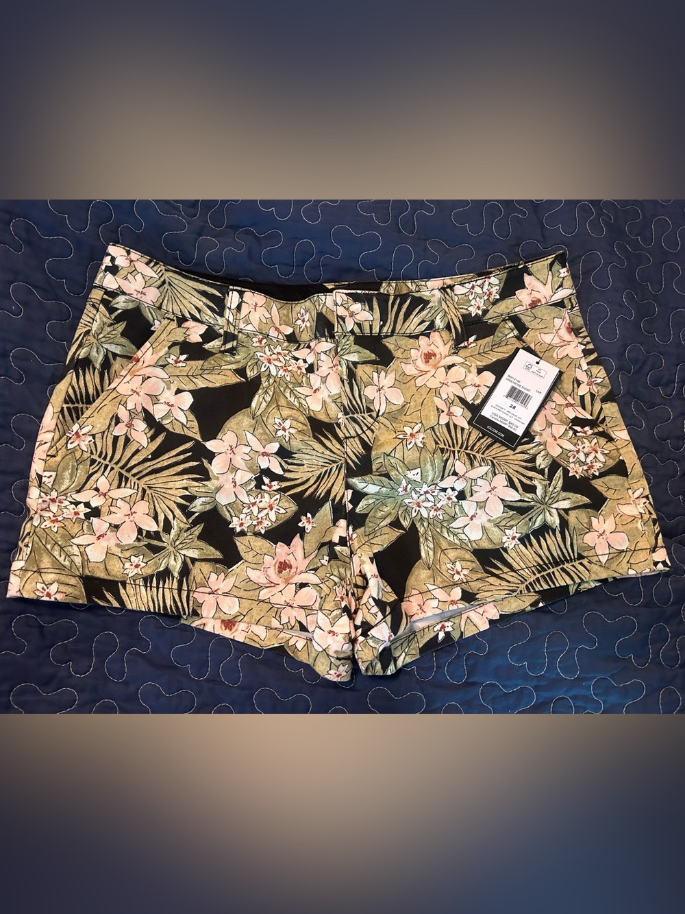 Volclom Frochickie Shorts, Sz 28 Tropical Floral Shorts Black with Pink & Green